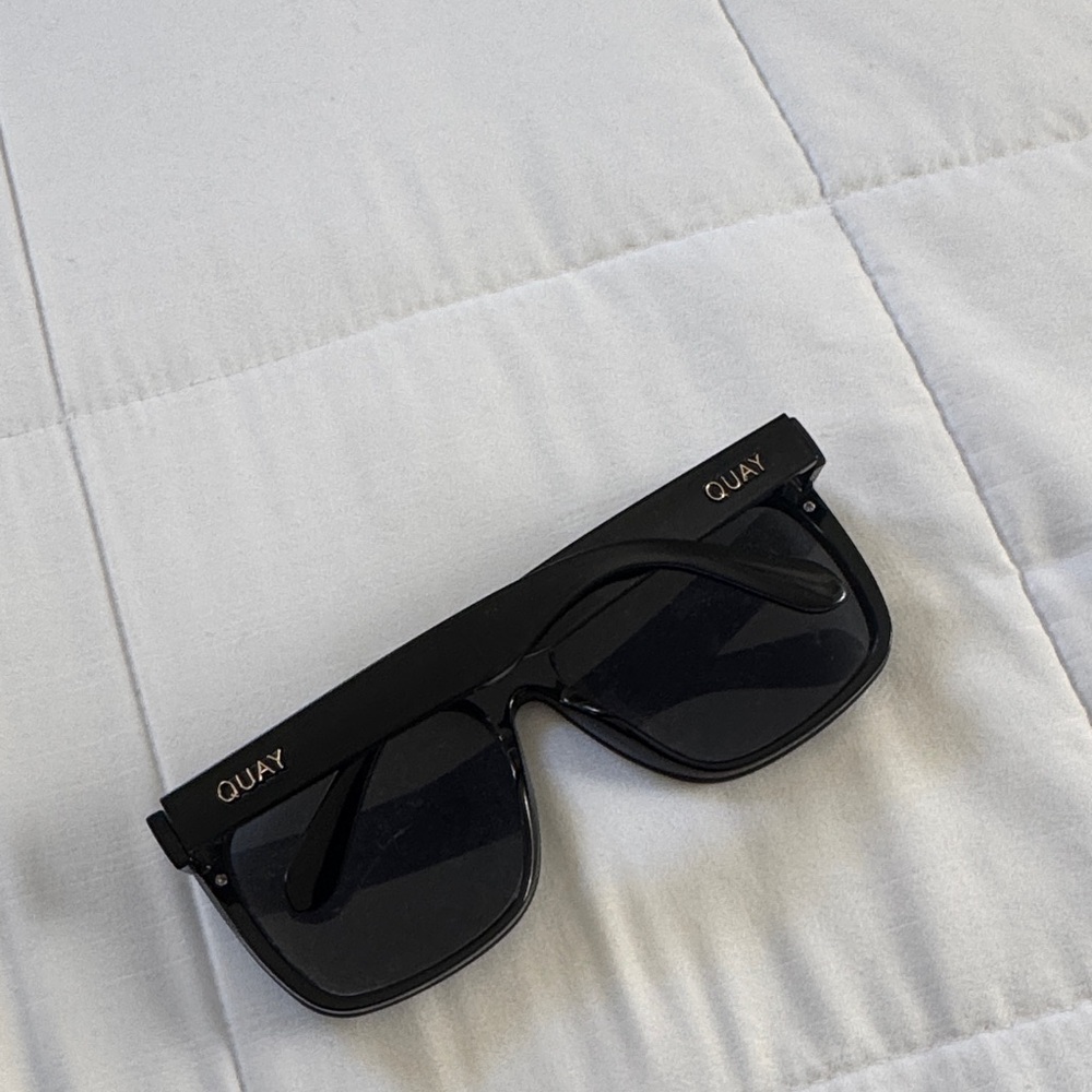 Quay Australia Black Sunglasses with Gold Star Accents - Picture 2 of 3